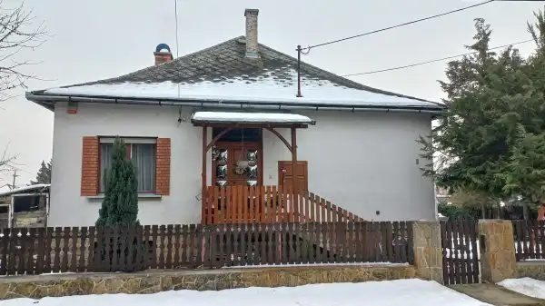 Eladó családi ház, Bicske 2+2 szoba 90 m² 78.5 M Ft