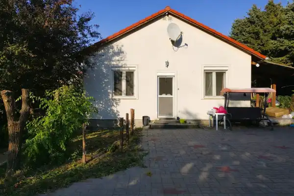 Eladó családi ház, Bicske 1 szoba 30 m² 35 M Ft