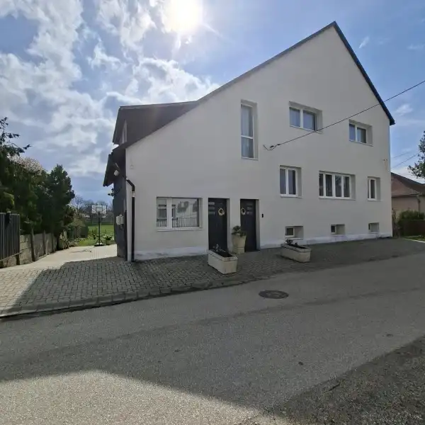 Eladó családi ház, Bicske 5 szoba 336 m² 220 M Ft