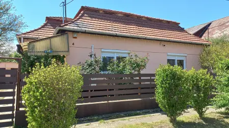 Eladó családi ház, Bicske 2 szoba 73 m² 84.9 M Ft