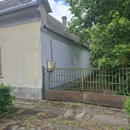 Eladó családi ház, Bicske 3 szoba 95 m² 28 M Ft