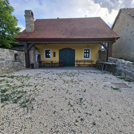 Eladó pince, Etyek 59 m² 46.5 M Ft
